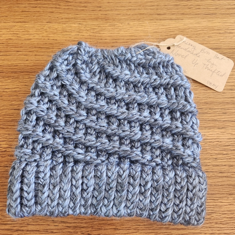 Hand Made Women's Spiral Knit Messy Bun Pony Tail Beanie in Marled Blue …